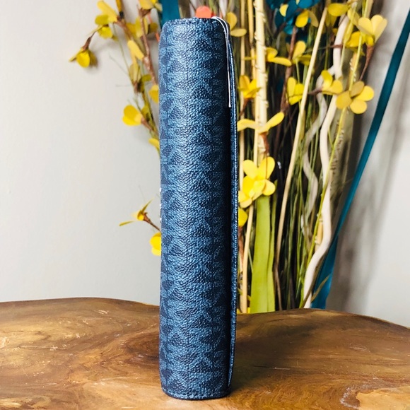 Michael Kors Fulton Flap Continental Wallet - Picture 6 of 8